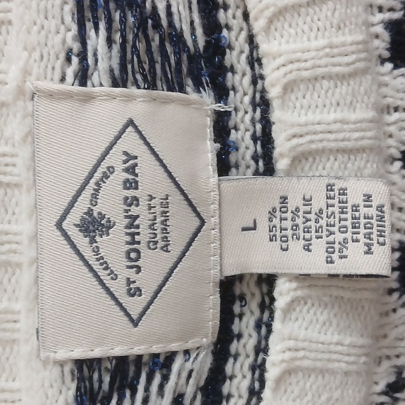 Navy and Off White Patterned Sweater Size Large - Picture 9 of 10